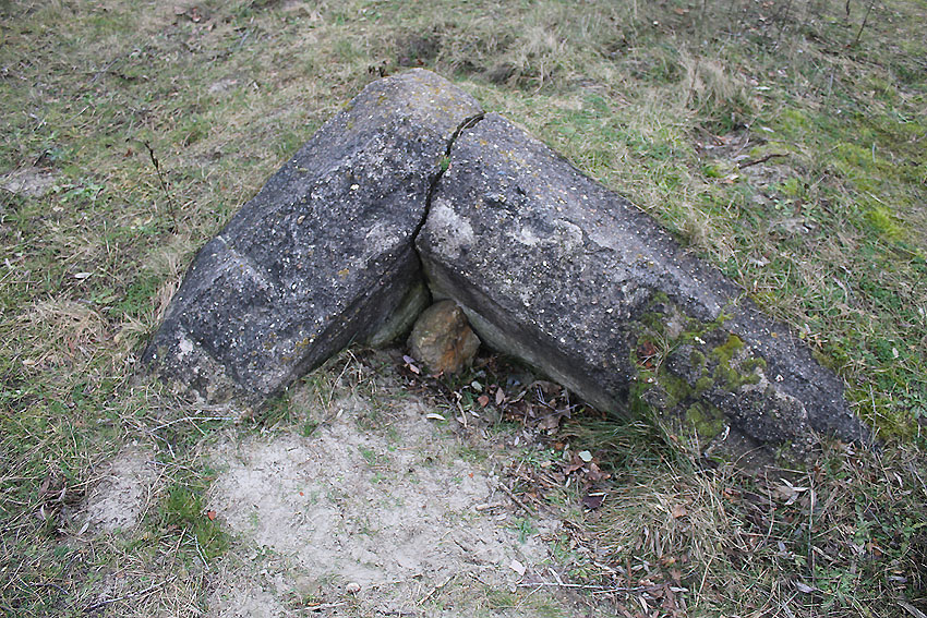 tonnengewölbedecke an das gebäude wurde ein betonierter eingangsbereich